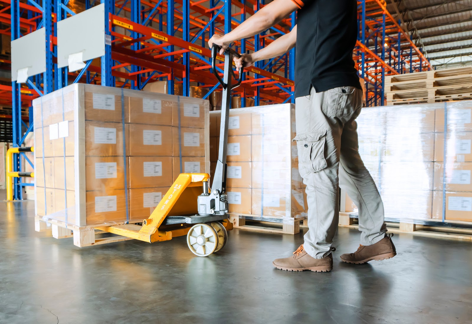 How Do Businesses in Brisbane Effectively Use Pallet Jacks from Warehouse to Loading Dock?